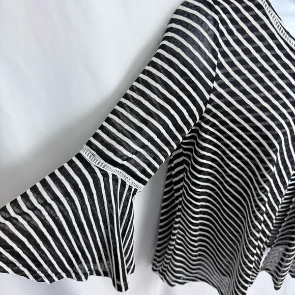 Studio JPR Bell Sleeve Layered Top Size Small - Picture 5 of 11